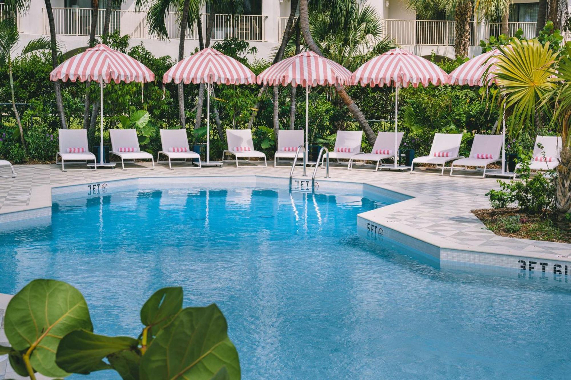 ג'ורג' טאון Hampton By Hilton Grand Cayman Seven Mile Beach מראה חיצוני תמונה