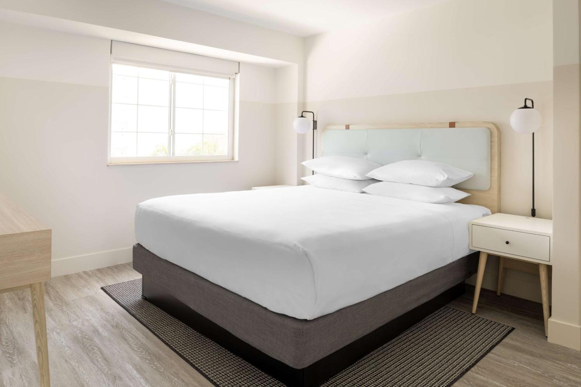 ג'ורג' טאון Hampton By Hilton Grand Cayman Seven Mile Beach מראה חיצוני תמונה