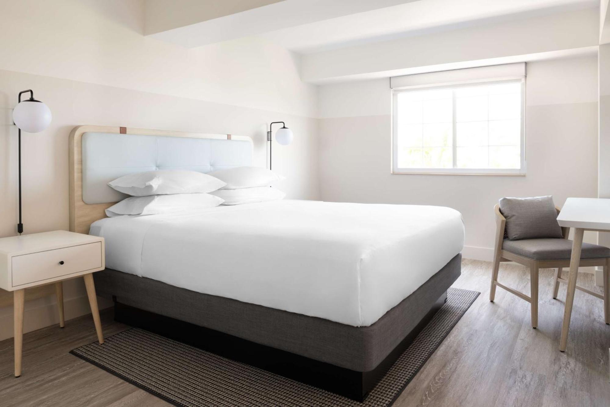 ג'ורג' טאון Hampton By Hilton Grand Cayman Seven Mile Beach מראה חיצוני תמונה