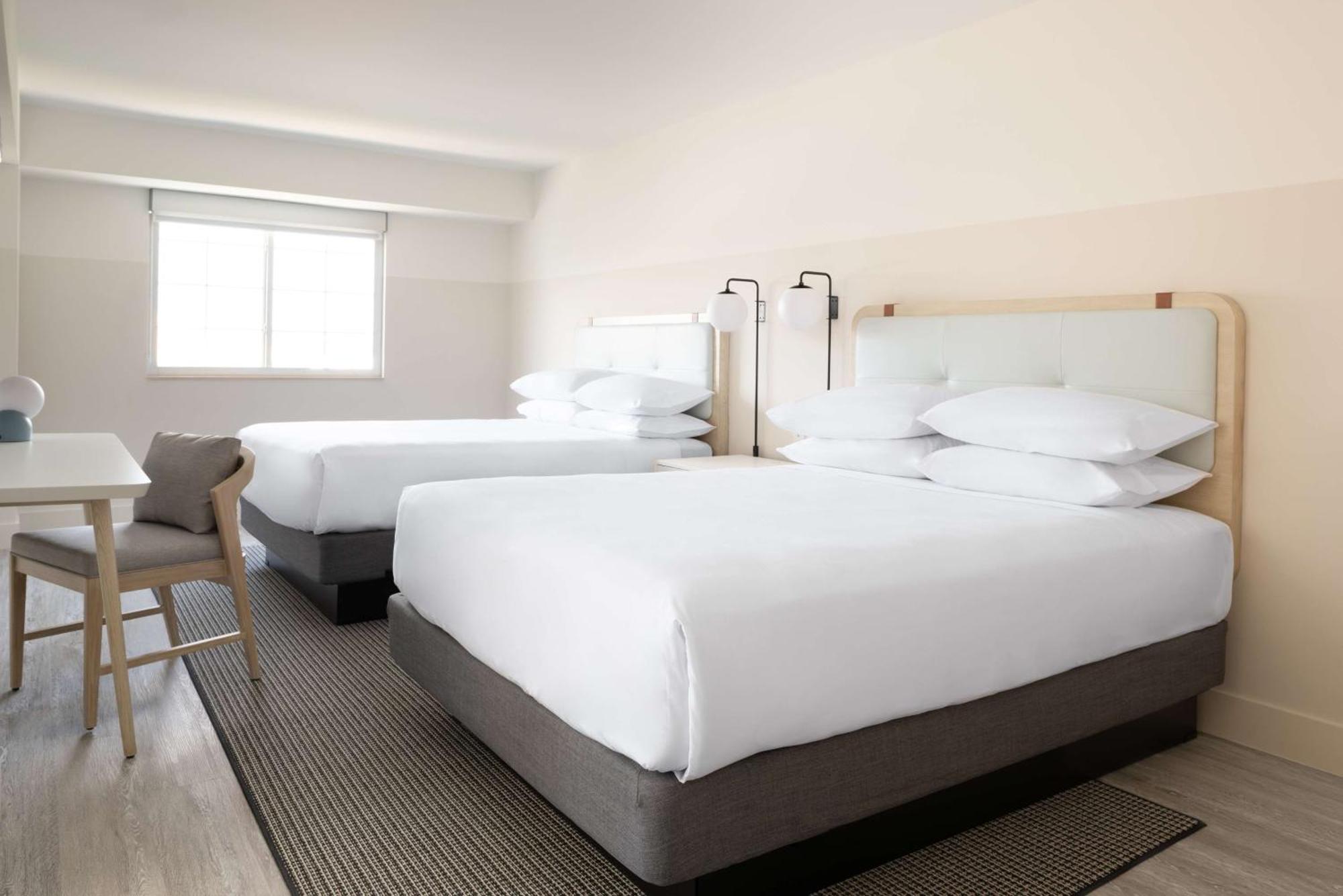 ג'ורג' טאון Hampton By Hilton Grand Cayman Seven Mile Beach מראה חיצוני תמונה