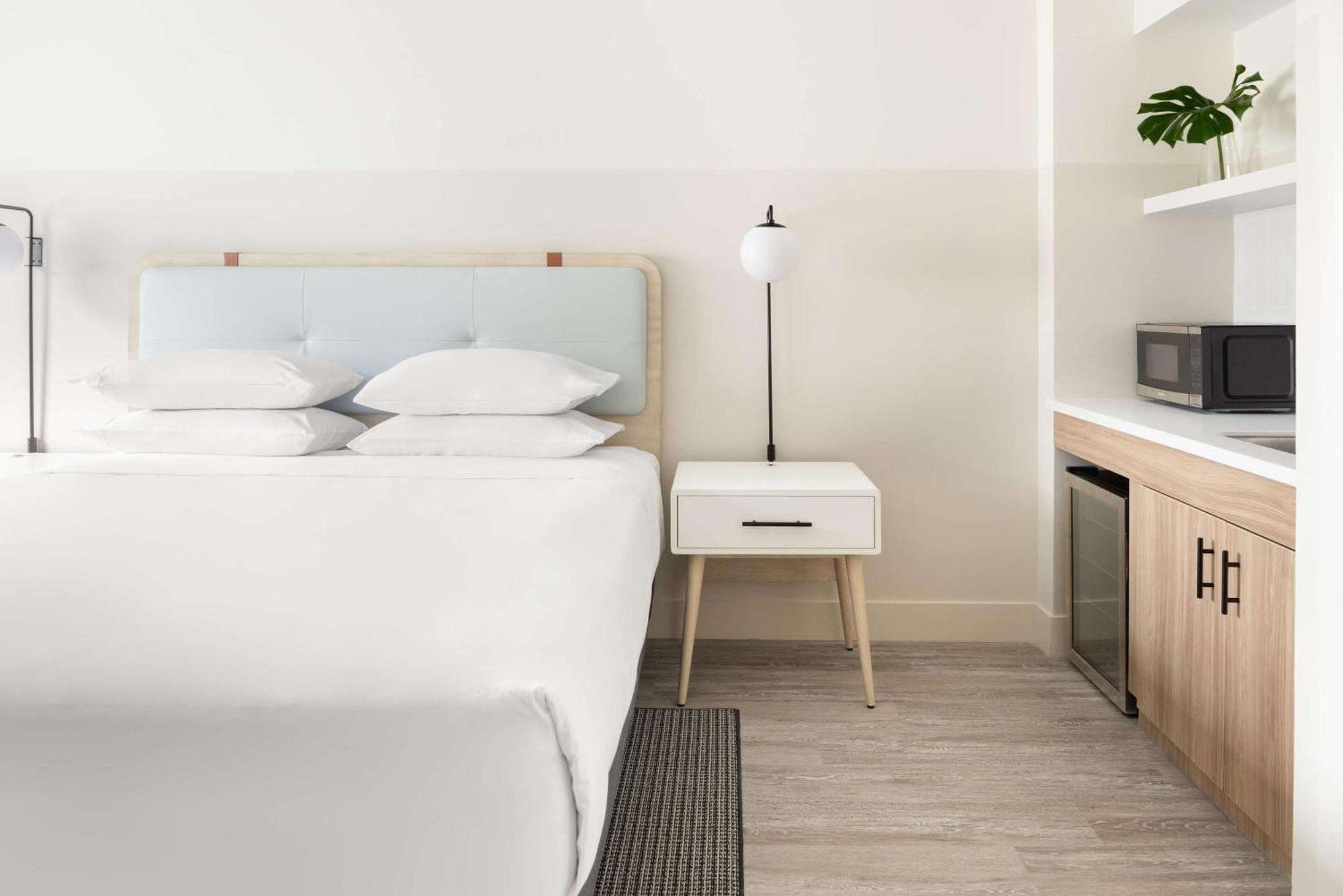 ג'ורג' טאון Hampton By Hilton Grand Cayman Seven Mile Beach מראה חיצוני תמונה