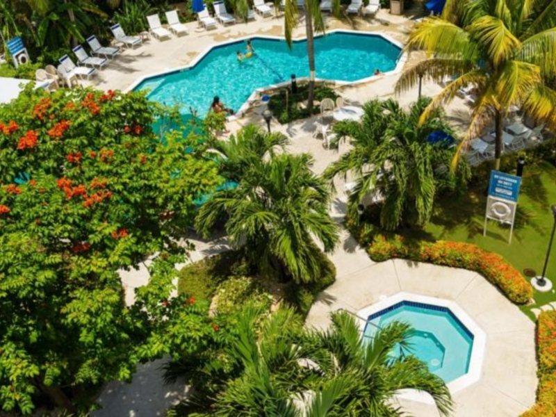ג'ורג' טאון Hampton By Hilton Grand Cayman Seven Mile Beach מראה חיצוני תמונה