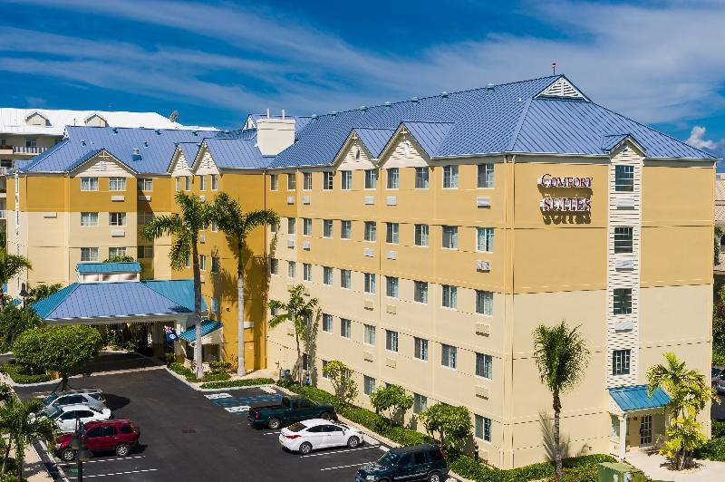 ג'ורג' טאון Hampton By Hilton Grand Cayman Seven Mile Beach מראה חיצוני תמונה